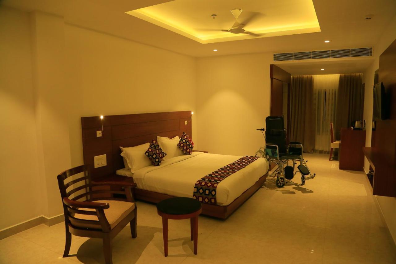 Hotel Victoria International Kattappana Екстериор снимка