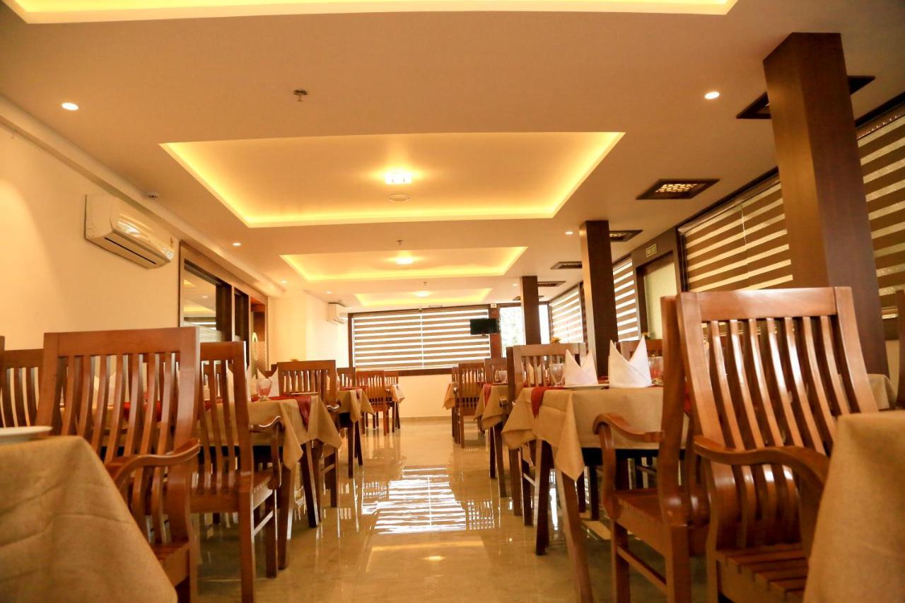 Hotel Victoria International Kattappana Екстериор снимка