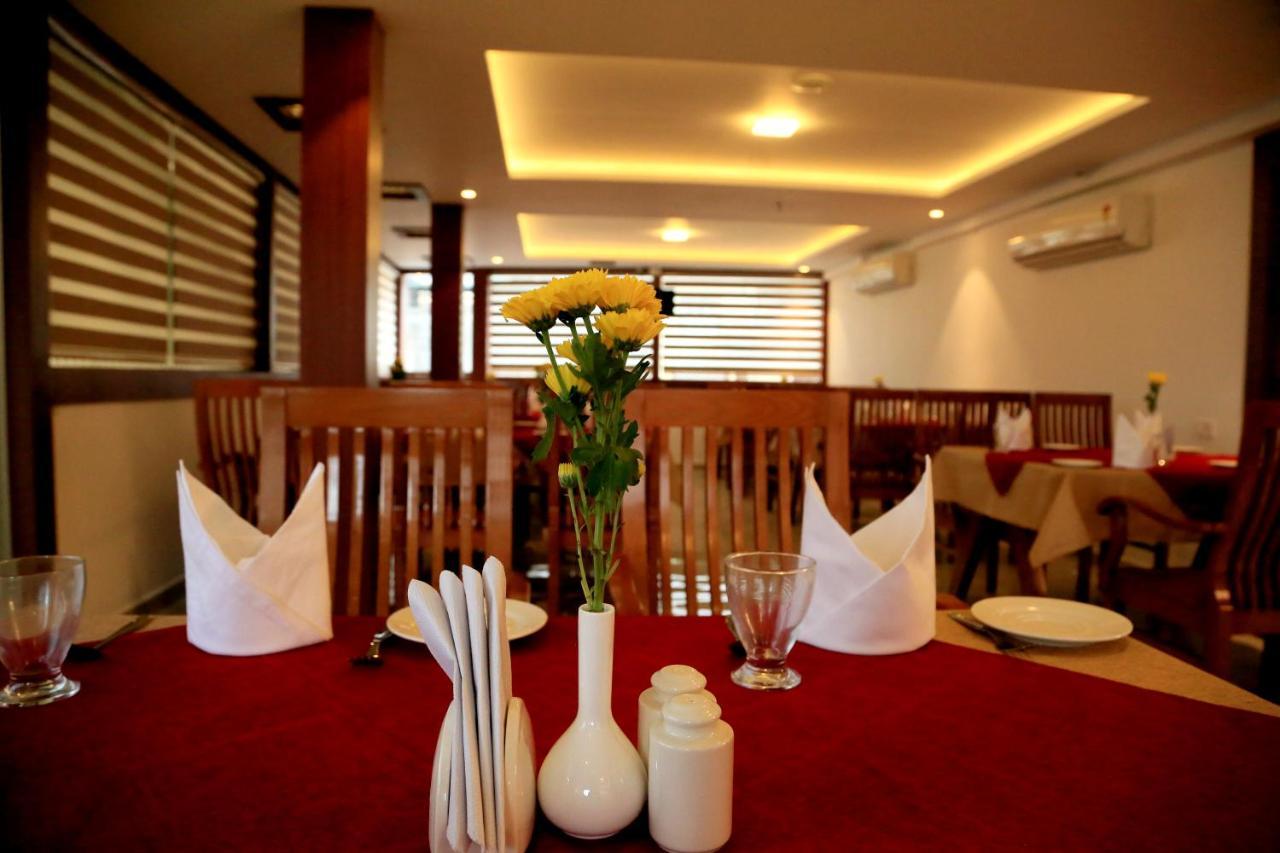 Hotel Victoria International Kattappana Екстериор снимка