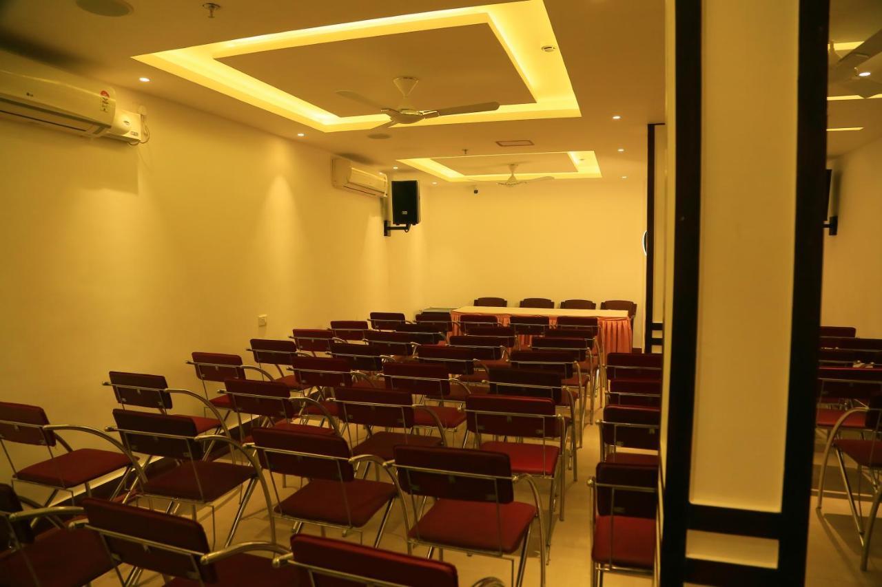 Hotel Victoria International Kattappana Екстериор снимка